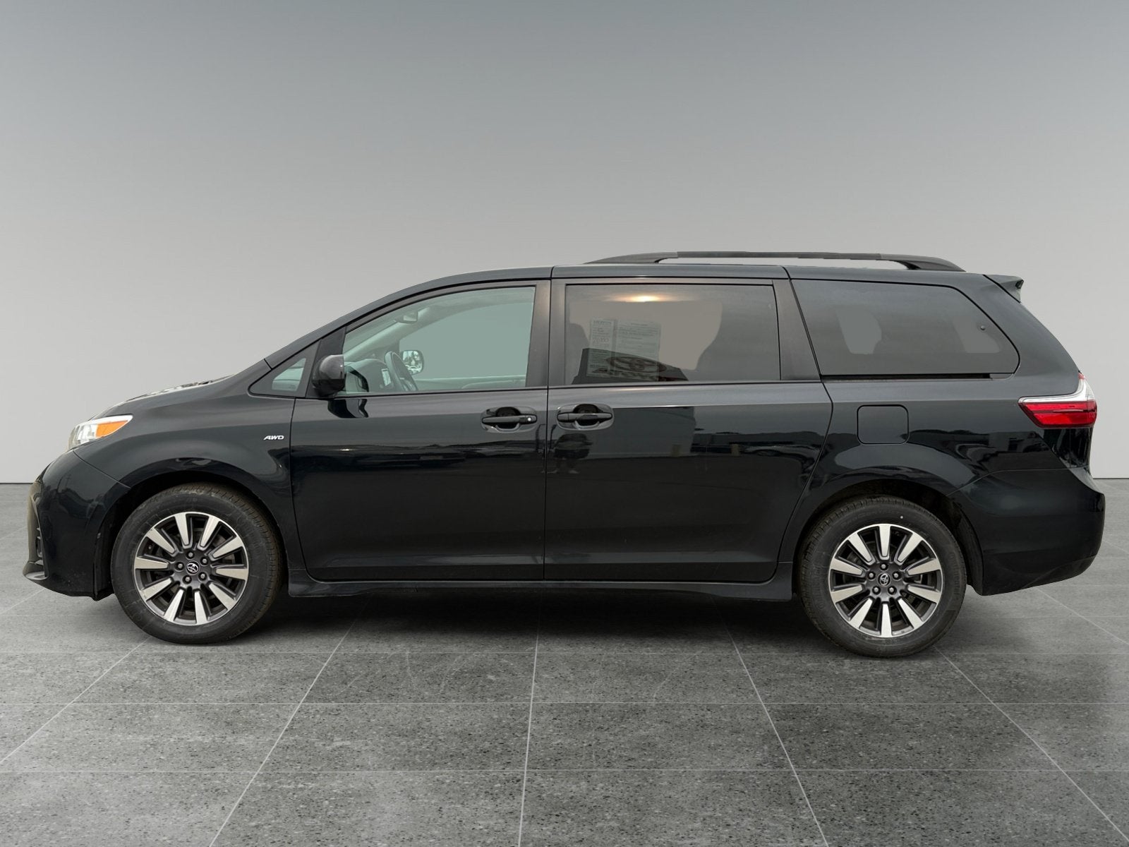 2020 Toyota Sienna — detail view